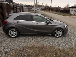 2015 Mercedes-Benz A-Класс 180 III (W176) Рестайлинг, серый, 1600000 рублей, вид 3