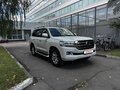 2019 Toyota Land Cruiser 200 Series Рестайлинг 2, белый, 9500000 рублей - вид 2