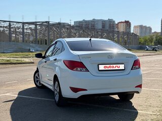 2015 Hyundai Solaris I Рестайлинг, белый, 790000 рублей, вид 3
