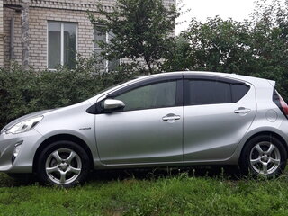 2017 Toyota Aqua I Рестайлинг, серебристый, 1030000 рублей, вид 4