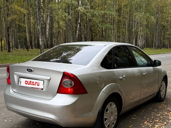 2011 Ford Focus II Рестайлинг, серебристый, 490000 рублей - вид 3