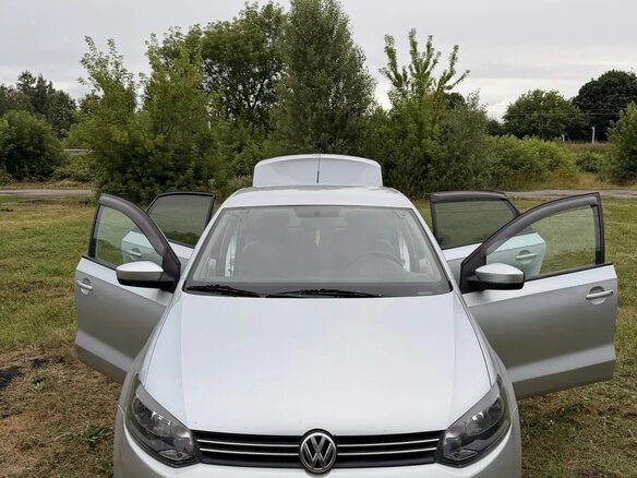 2012 Volkswagen Polo V, серебристый - вид 1