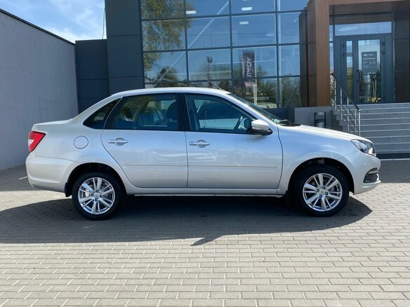 2026 Lada (ВАЗ) Granta I Рестайлинг, серебристый, 1203000 рублей - вид 3