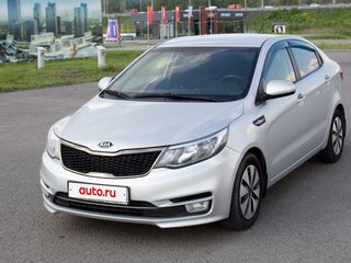 2015 Kia Rio III Рестайлинг, серебристый, 1190000 рублей, вид 3