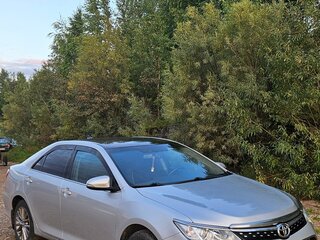 2017 Toyota Camry VII (XV50) Рестайлинг, серебристый, 2249999 рублей, вид 4