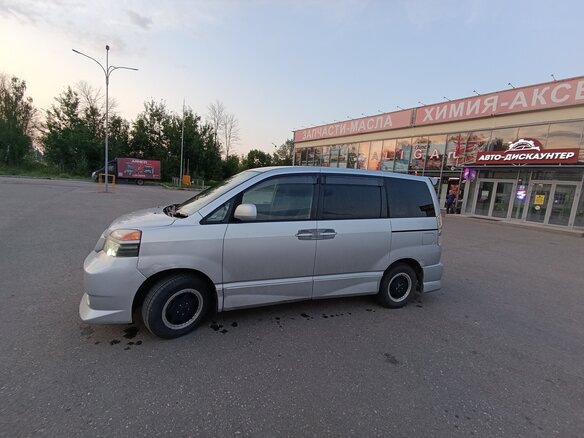 2002 Toyota Voxy I (R60), серый - вид 4