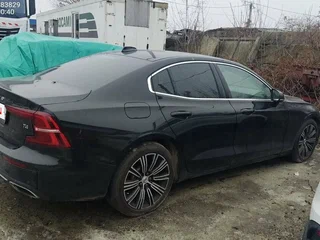 2021 Volvo S60 III, чёрный, 2500000 рублей, вид 3
