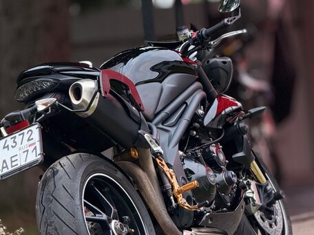 2016 Triumph Speed Triple, чёрный, 700000 рублей, вид 4