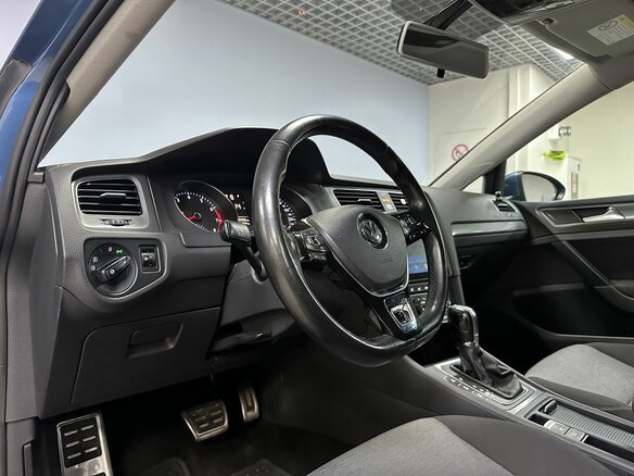 2013 Volkswagen Golf VII, голубой, 880000 рублей - вид 13