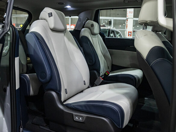 2026 Kia Carnival IV Рестайлинг, серый, 7250000 рублей - вид 29