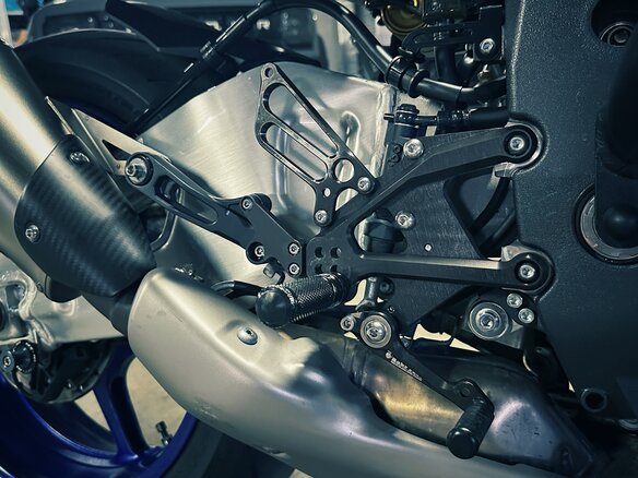 2023 Yamaha MT-10SP, чёрный, 1900000 рублей - вид 8