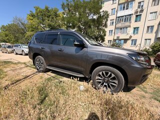 2021 Toyota Land Cruiser Prado 150 Series Рестайлинг 3, серый, 6400000 рублей, вид 4