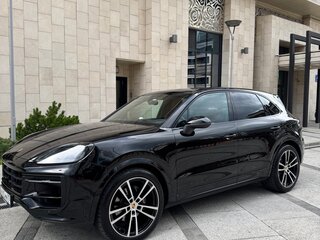2023 Porsche Cayenne III Рестайлинг, чёрный, 13300000 рублей, вид 3