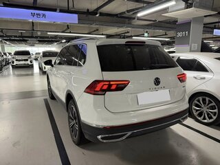 2021 Volkswagen Tiguan II Рестайлинг, белый, 2790017 рублей, вид 3