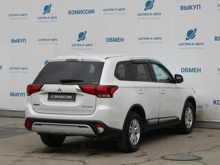 2019 Mitsubishi Outlander III Рестайлинг 3, белый, 2150000 рублей, вид 5