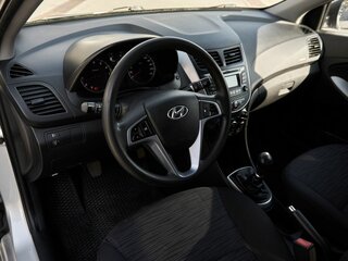 2015 Hyundai Solaris I Рестайлинг, серебристый, 723000 рублей, вид 5