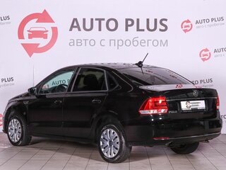 2017 Volkswagen Polo V Рестайлинг, чёрный, 930000 рублей, вид 2