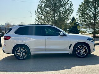 2019 BMW X5 30d IV (G05/G18), белый, 5500000 рублей, вид 4