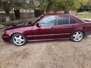 2000 Mercedes-Benz E-Класс 320 II (W210, S210) Рестайлинг, красный, 480000 рублей, вид 2