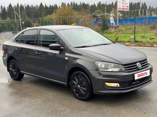 2017 Volkswagen Polo V Рестайлинг, серый, 1030000 рублей, вид 2