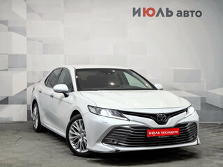 2019 Toyota Camry VIII (XV70), белый, 3150000 рублей, вид 3