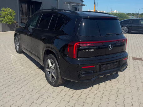 2026 Mercedes-Benz GLB 200 II (X244, X248), чёрный, 5490000 рублей, вид 2