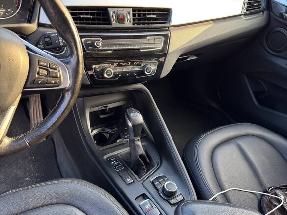 2017 BMW X1 20i xDrive II (F48), чёрный, 2250000 рублей - вид 8