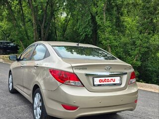2013 Hyundai Solaris I, бежевый, 875000 рублей, вид 3
