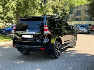 2013 Toyota Land Cruiser Prado 5-speed 150 Series Рестайлинг 1, чёрный, 3150000 рублей, вид 4