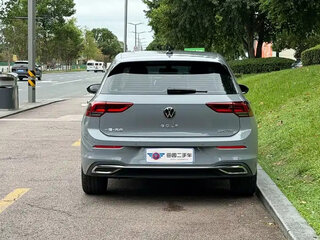 2023 Volkswagen Golf VIII, серый, 1611000 рублей, вид 4