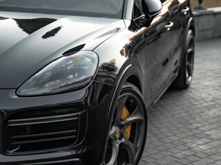 2018 Porsche Cayenne Turbo III, чёрный, 7999999 рублей, вид 3