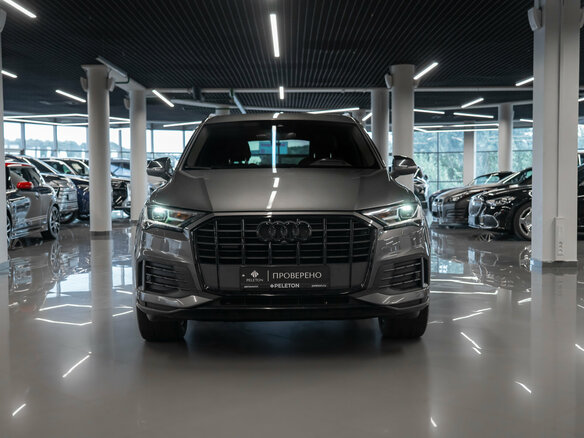2021 Audi Q7 45 TDI II (4M) Рестайлинг, серый, 6700000 рублей - вид 2