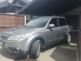 2011 Subaru Forester III Рестайлинг, серебристый, 950000 рублей, вид 1
