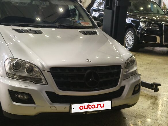 2008 Mercedes-Benz M-Класс 320 II (W164) Рестайлинг, серебристый, 1680000 рублей - вид 1