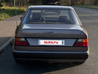 1992 Mercedes-Benz W124 230, серебристый, 450000 рублей, вид 2