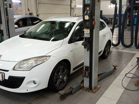 2010 Renault Megane III, белый, 699000 рублей, вид 1