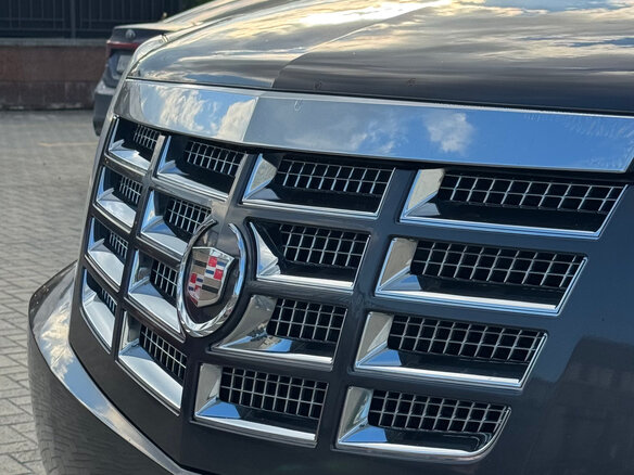 2010 Cadillac Escalade III, серый, 2000000 рублей - вид 16