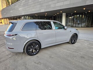 2026 Li Auto (Lixiang) L9 52.3 kWh I Рестайлинг, серый, 10200000 рублей, вид 4