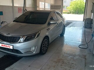 2014 Kia Rio 5-speed III, серебристый, 999999 рублей, вид 2