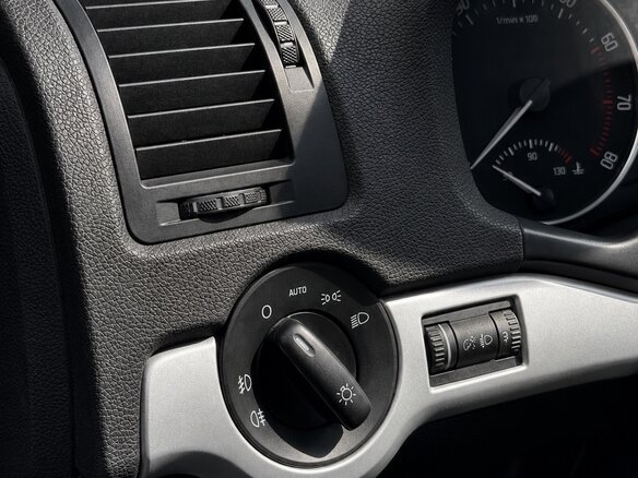 2011 Skoda Octavia DSG7 II (A5) Рестайлинг, белый, 780000 рублей - вид 18