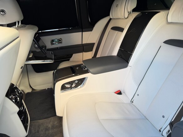 2020 Rolls-Royce Cullinan Black Badge I (Series I), серый, 28500000 рублей - вид 20