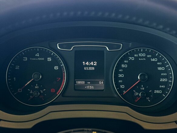 2014 Audi Q3 I (8U), красный, 1437000 рублей - вид 12
