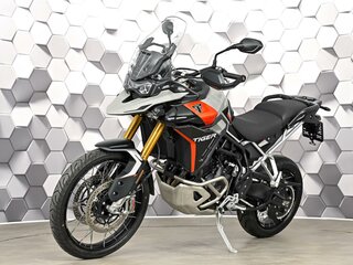 2025 Triumph Tiger 900, серый, 1799000 рублей, вид 2