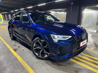 2021 Audi e-tron S Sportback, синий, 7500000 рублей, вид 3