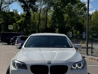 2013 BMW 5 серии 520i VI (F10/F11/F07), белый, 1640000 рублей, вид 2