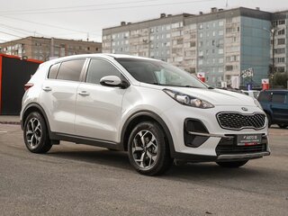 2020 Kia Sportage IV Рестайлинг, белый, 2899000 рублей, вид 4