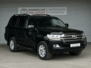 2017 Toyota Land Cruiser 200 Series Рестайлинг 2, чёрный, 5649000 рублей, вид 3
