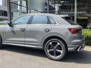 2023 Audi Q3 35 TFSI II (F3), серый, 1900000 рублей, вид 4