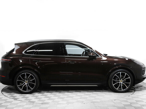 2021 Porsche Cayenne III, коричневый, 8900000 рублей - вид 3