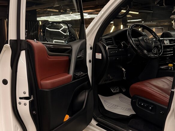 2017 Lexus LX 570 III Рестайлинг 2, белый, 11500000 рублей - вид 5